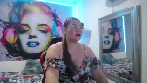 Chloe online show from August 15, 9:02 am