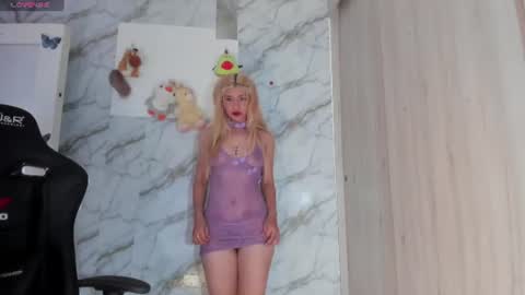 Chloe Miller  online show from June 17, 4:22 am