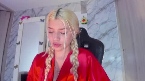 Chloe Miller  online show from June 18, 5:18 am