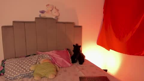 chloe_watson_ online show from July 26, 2:49 am