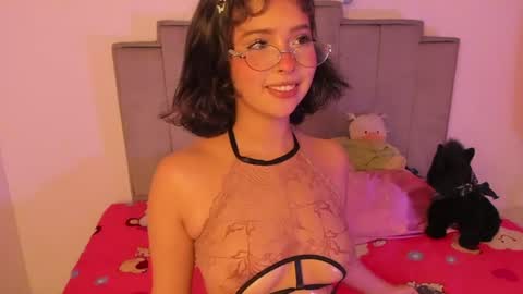 chloe_watson_ online show from August 3, 12:28 am