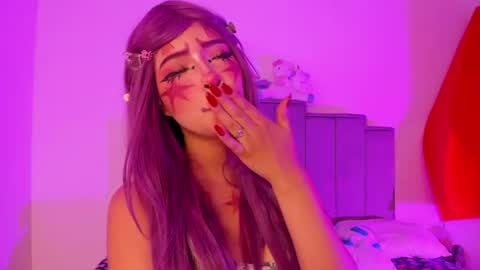 chloe_watson_ online show from August 6, 10:20 pm