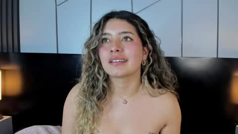 chloebelle_ online show from August 4, 6:49 pm