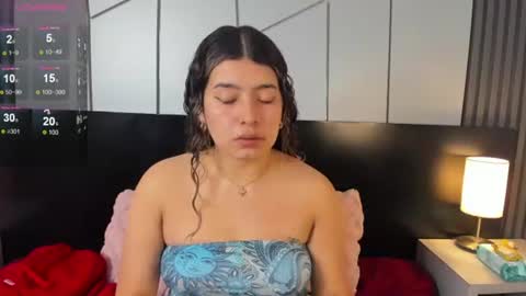 chloebelle_ online show from August 7, 12:49 pm