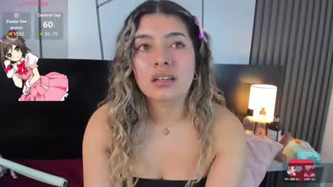 chloebelle_ online show from August 7, 6:19 pm