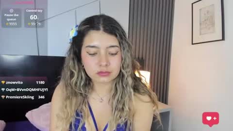 chloebelle_ online show from August 8, 5:46 pm