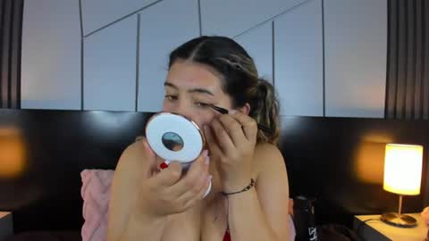 chloebelle_ online show from August 9, 1:45 pm