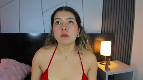 chloebelle_ online show from August 9, 5:03 pm