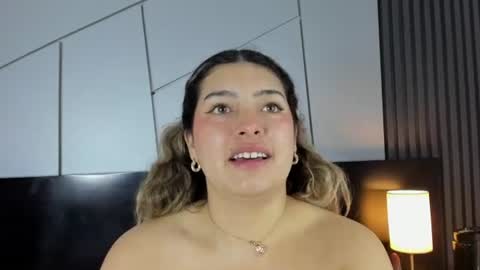 chloebelle_ online show from August 10, 2:07 pm