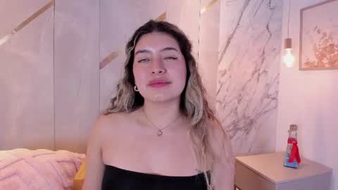chloebelle_ online show from August 14, 3:59 pm