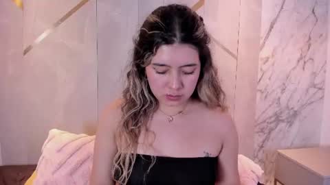 chloebelle_ online show from August 14, 5:05 pm