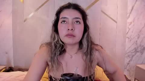 chloebelle_ online show from August 14, 7:17 pm