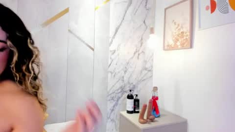 chloebelle_ online show from August 15, 2:32 pm