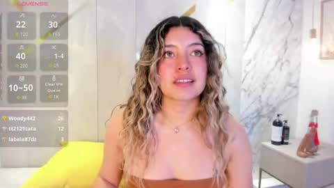chloebelle_ online show from August 15, 3:38 pm