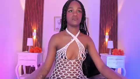 CHLOE online show from September 2, 2:52 pm