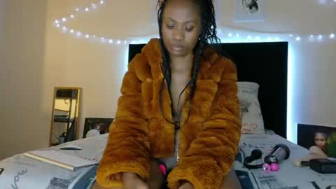chloechrome online show from August 11, 8:44 pm