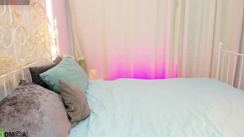 Chloe Deccker online show from August 3, 1:01 am