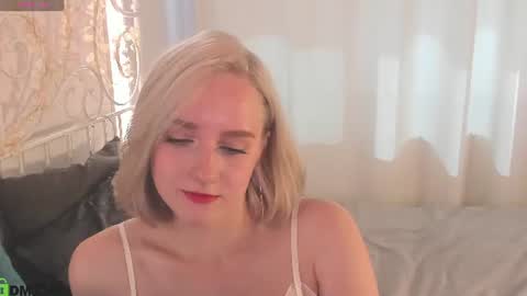 Chloe Deccker online show from August 8, 7:52 am