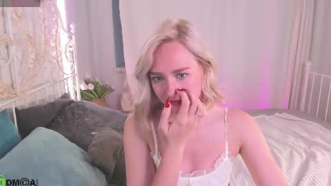 Chloe Deccker online show from August 9, 1:06 am