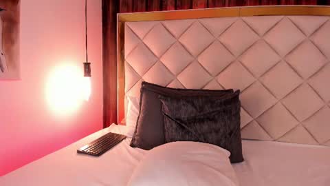 chloee_parkerr online show from August 5, 8:12 am