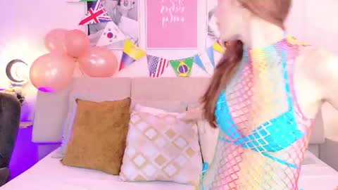 chloeferreira online show from July 10, 5:35 am