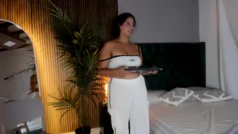 Chloe fixxx online show from July 19, 2:13 am
