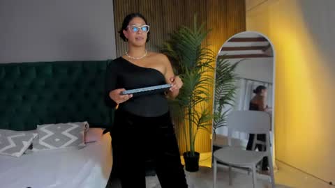 Chloe fixxx online show from August 8, 12:22 am
