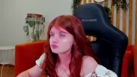 ChloeHalses online show from August 10, 1:01 pm