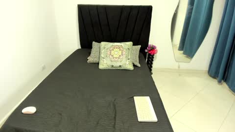 Laura  independent model online show from August 17, 12:59 am