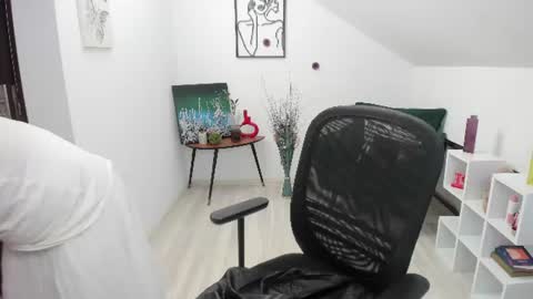 chloehottie online show from August 10, 9:11 am