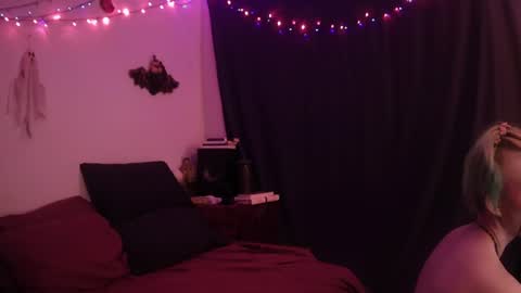 Chloekissxo online show from August 13, 2:14 am