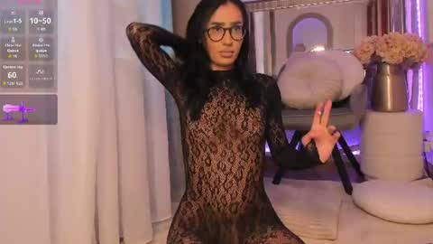 chloeobril_ online show from August 15, 4:38 am