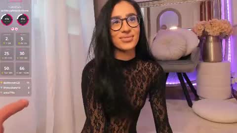 chloeobril_ online show from August 15, 6:50 am