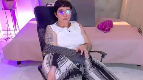 LOVE online show from August 2, 4:14 pm