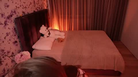 chloespark online show from August 11, 12:01 am