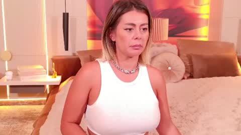 Chloe Vee online show from August 12, 10:06 am