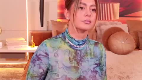Chloe Vee online show from August 15, 7:12 am