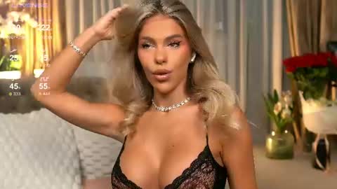 Chloe online show from August 8, 9:15 pm