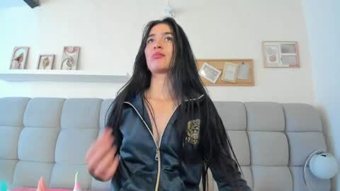 chlooe_zoe online show from April 5, 5:54 pm