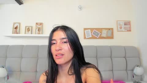 chlooe_zoe online show from April 6, 8:24 pm