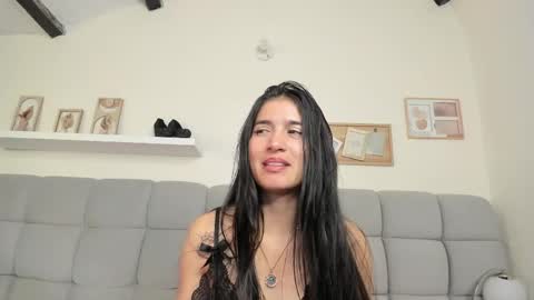 chlooe_zoe online show from April 10, 10:20 pm