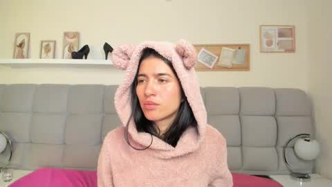 chlooe_zoe online show from April 12, 2:23 am