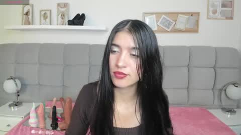 chlooe_zoe online show from April 19, 3:27 am