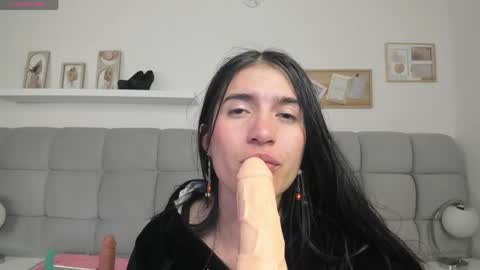 chlooe_zoe online show from April 19, 8:57 am
