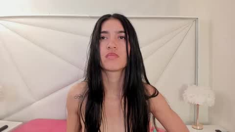 chlooe_zoe online show from April 20, 4:44 am