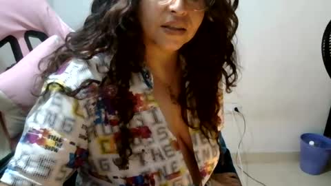 chochohot45 online show from August 10, 6:37 am