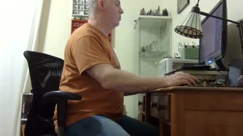 chris2002b online show from March 1, 6:21 am