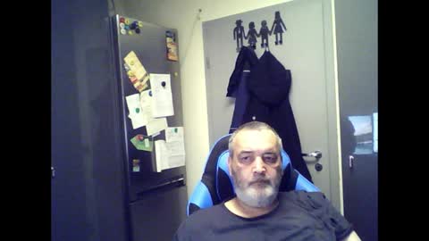Chris online show from June 7, 2:38 am