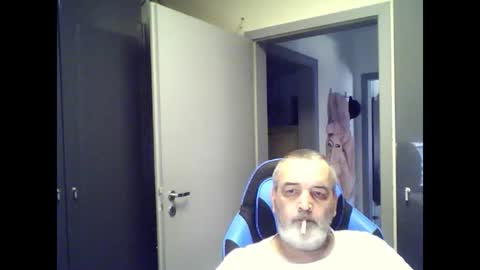 Chris online show from August 15, 9:24 am