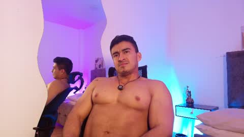chris_clarck online show from August 13, 11:41 pm